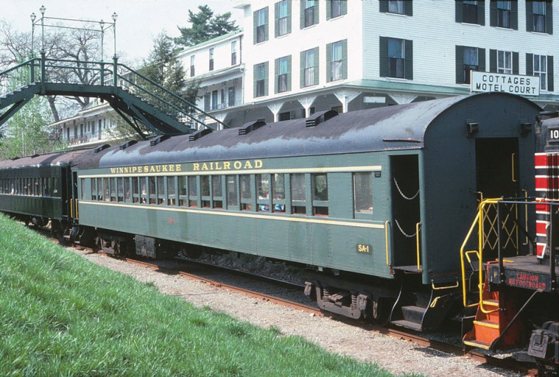 marketplace1985-train-footbridgex1000