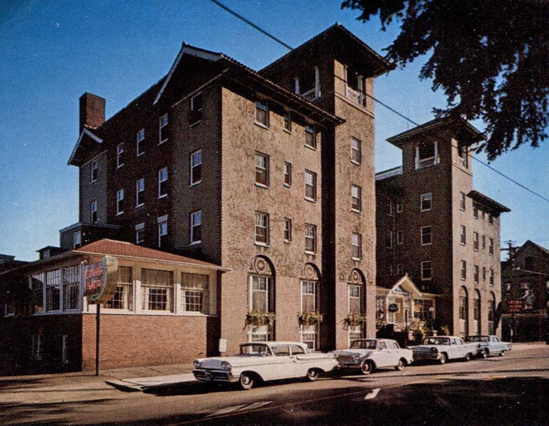 laconia-tavern-1950s-chrome-edit