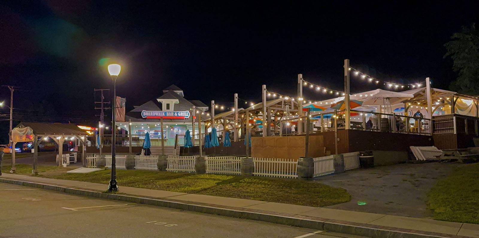 boardwalk-bar-night