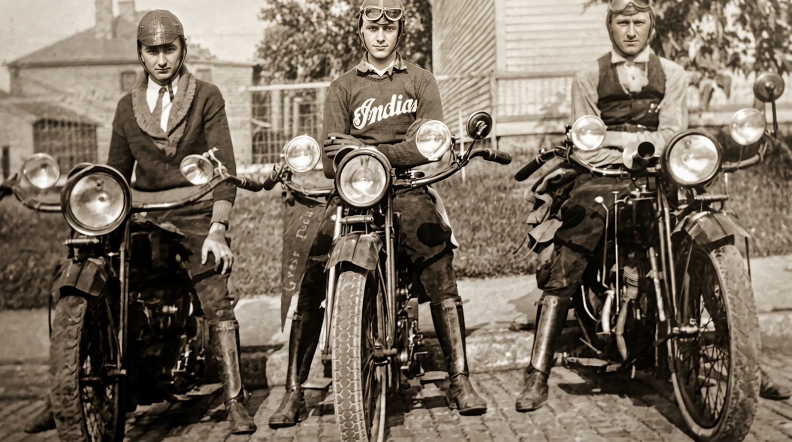 early-gypsy-tour-trio-AI