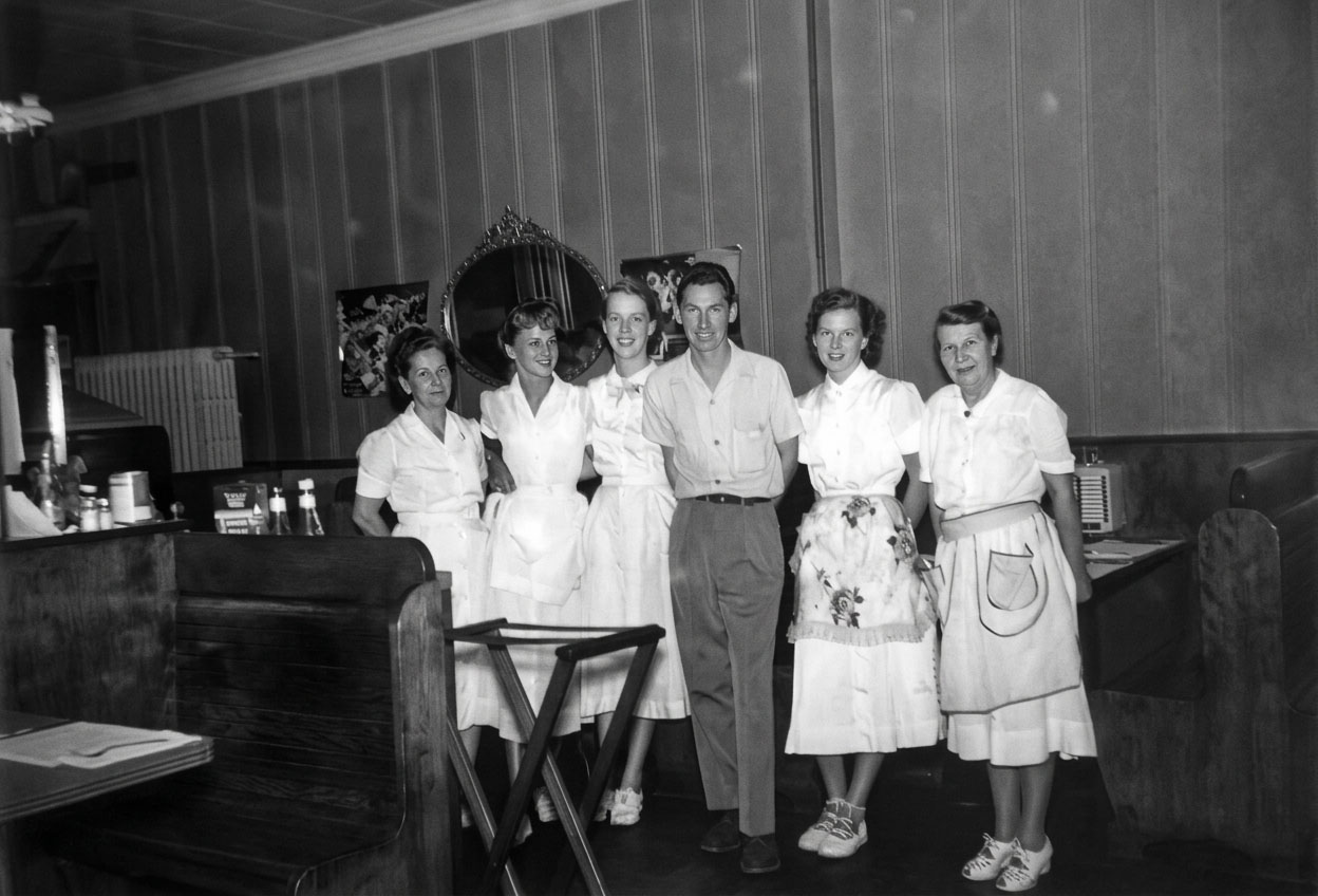 sid-ames-&-waitresses