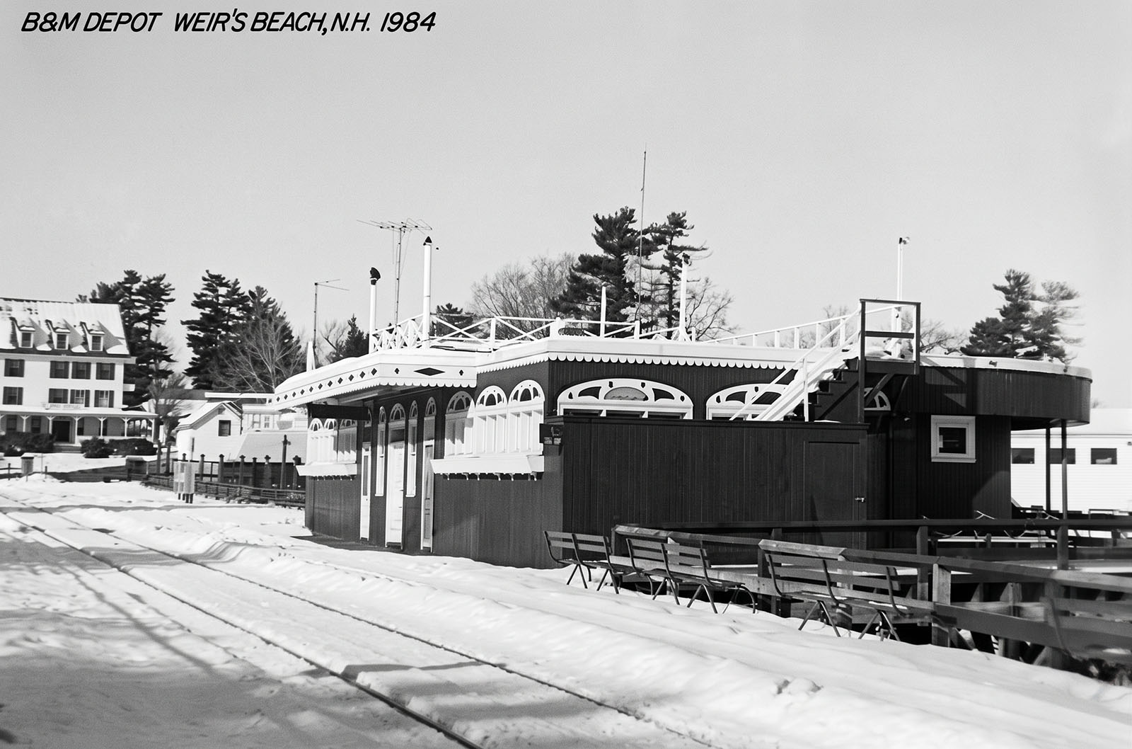 4th-rr-station-1984-winter-AI